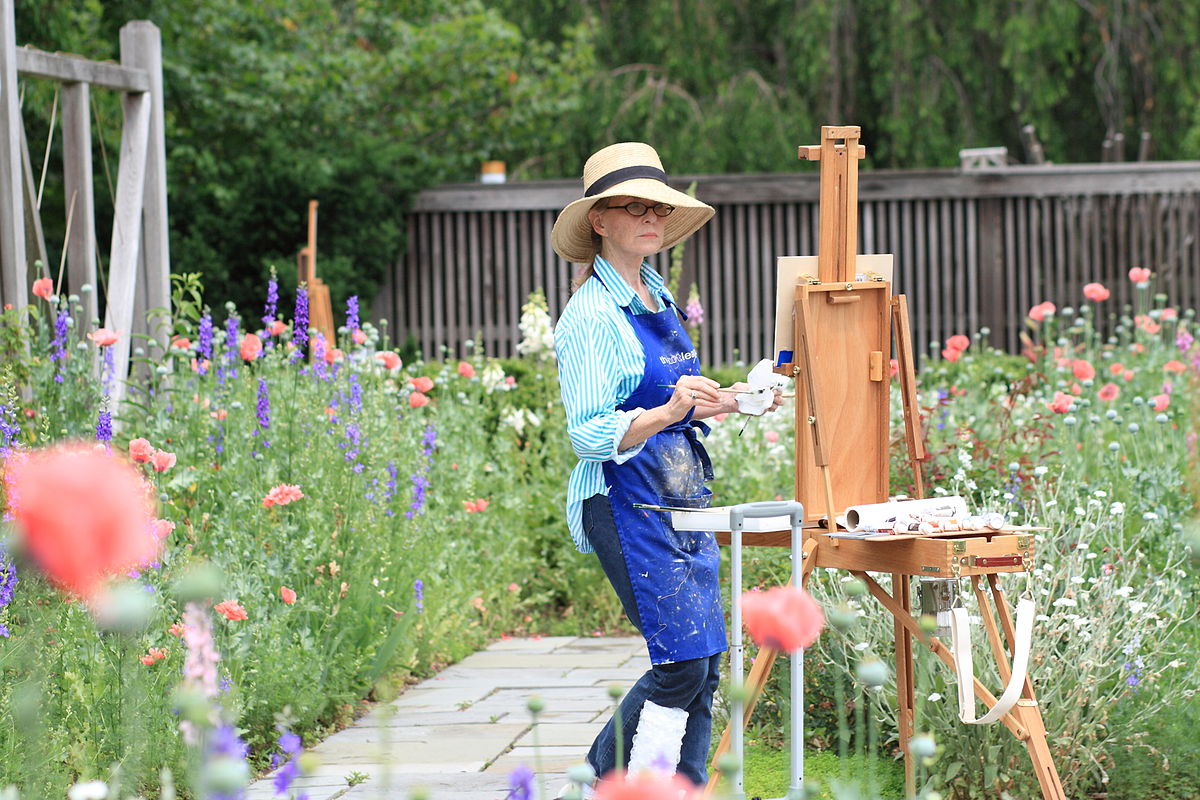 Woman painting at the National Arboretum 2011 05 29